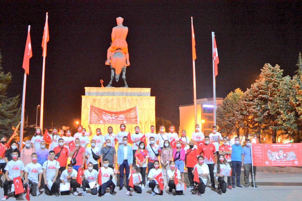 15 Temmuz Demokrasi Zaferi ve Şehitleri Anma Koşusu ile Sancak Koşusunu sporcularımızın katılımıyla gerçekleştirdik.Her iki organizasyonda da büyük emekleri olan bütün ekibimize teşekkür ediyorum #SahidizBiz #15Temmuz
<a href="/kasapoglu/">Dr. Mehmet Kasapoğlu</a>
<a href="/gencliksporbak/">Gençlik ve Spor Bakanlığı 🇹🇷</a>
<a href="/GSBsporgm/">Spor Hizmetleri Genel Müdürlüğü</a>
<a href="/GSB_Nevsehir/">Nevşehir Gençlik ve Spor İl Müdürlüğü</a>