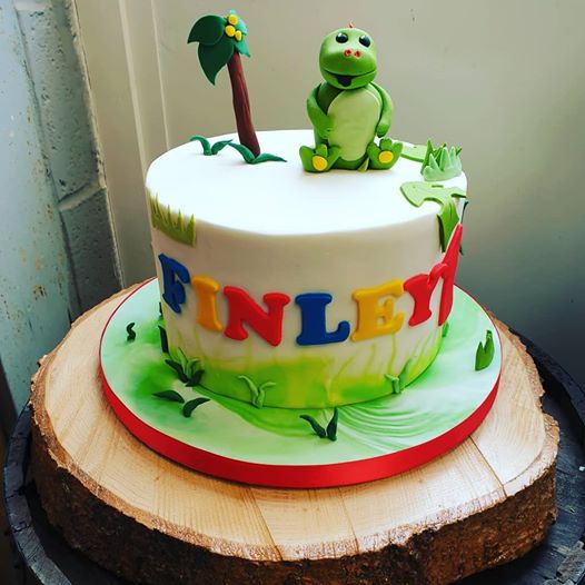 A cute dinosaur cake for a 1st birthday #dinosaur  #cake