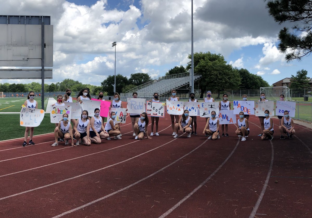 BghsPoms's tweet photo. The challenge of taking a team photo of Bigs/Littles while being socially distant. Solution? Be outside, wear masks and use a pano lens! https://t.co/JivR7vkhv4