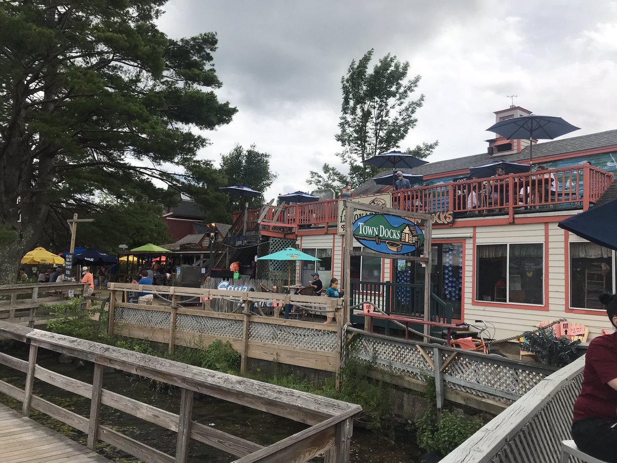 lexper40's tweet photo. It’s on the way. #towndocks #NewHampshire @PhantomGourmet #lobster #steamers #winnipesaukee https://t.co/VOA7Ao913s