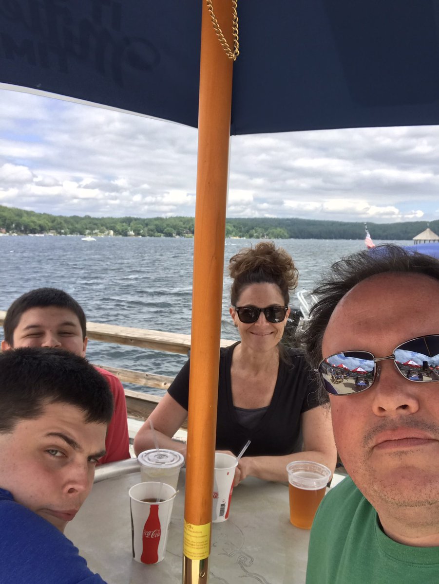 lexper40's tweet photo. It’s on the way. #towndocks #NewHampshire @PhantomGourmet #lobster #steamers #winnipesaukee https://t.co/VOA7Ao913s