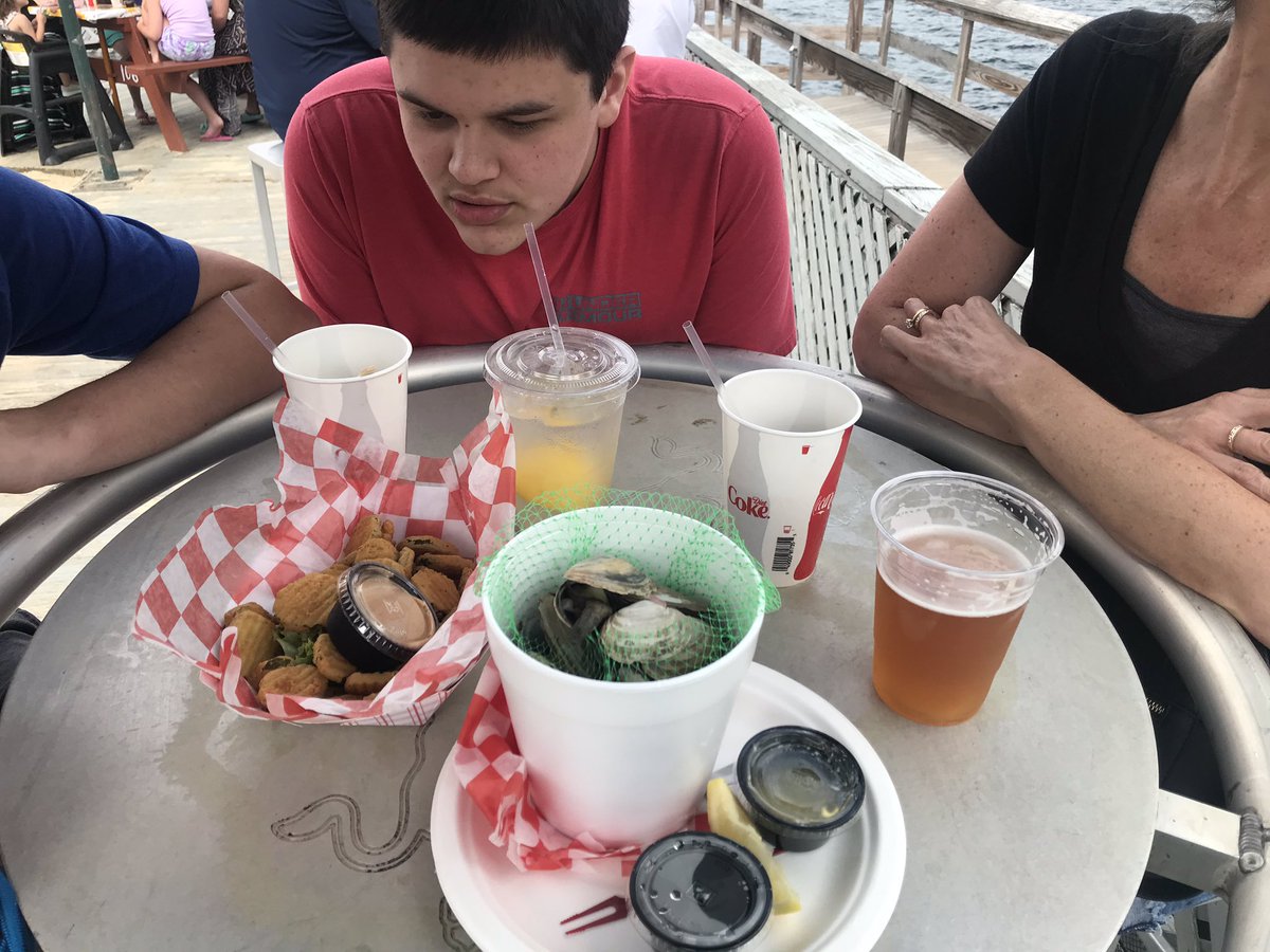 lexper40's tweet photo. It’s on the way. #towndocks #NewHampshire @PhantomGourmet #lobster #steamers #winnipesaukee https://t.co/VOA7Ao913s