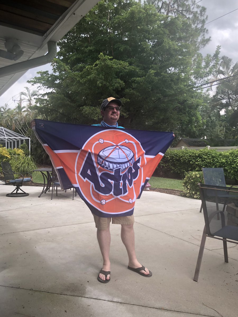 actualbman's tweet photo. New house getting fandom exposure. @ALL_Anna7002 @astros #floridafan https://t.co/cQ32PqDQ5y
