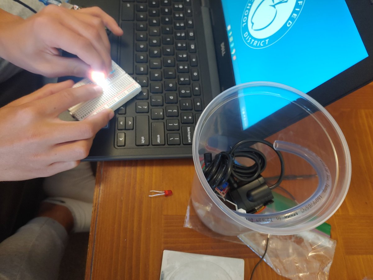 yshimojyo's tweet photo. Day 3 of our STEM Summer Learning Labs: Arduino programming! #STEMSummerLearning
@RCOESTEM @SBC_Alliance @STEPCon19 https://t.co/xmCD0kOM50