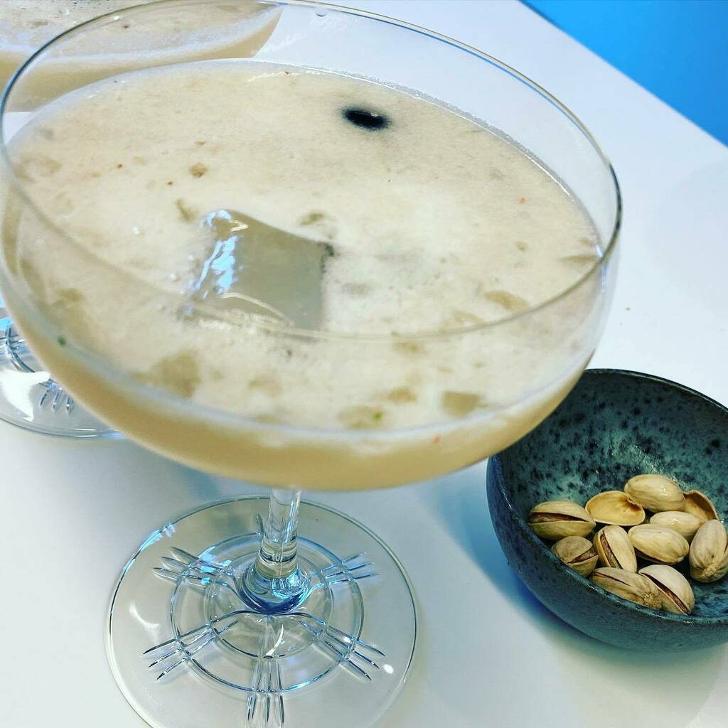 Bubbr's tweet photo. Vi kører uge 29 ind med stikkelsbær/solbær/hyldevodka cocktails i 8700 🍸🥂 https://t.co/wphdzopBPK https://t.co/tcJfotsr2L