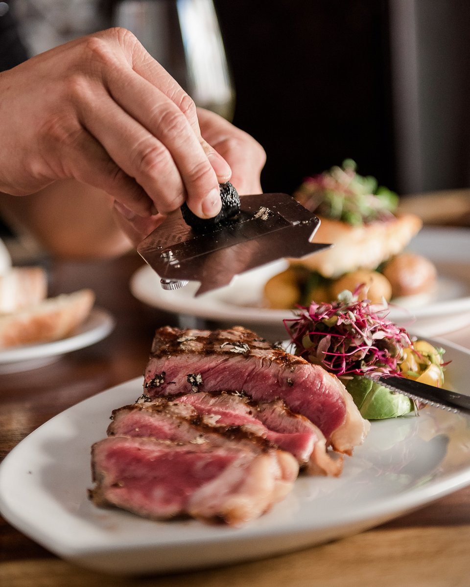Behind every successful person, is this juicy gorgeous steak🤤

 #bestfoodsandiego  #californiafood  #yelpsandiego  #sandiegorestaurants  #bestofsandiego  #osetrasd