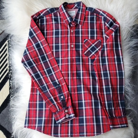Sillyg70's tweet photo. So good I had to share! Check out all the items I'm loving on @Poshmarkapp #poshmark #fashion #style #shopmycloset #energie #hugoboss #levis: https://t.co/l2swIuAF4F https://t.co/3IuPh3I2hs