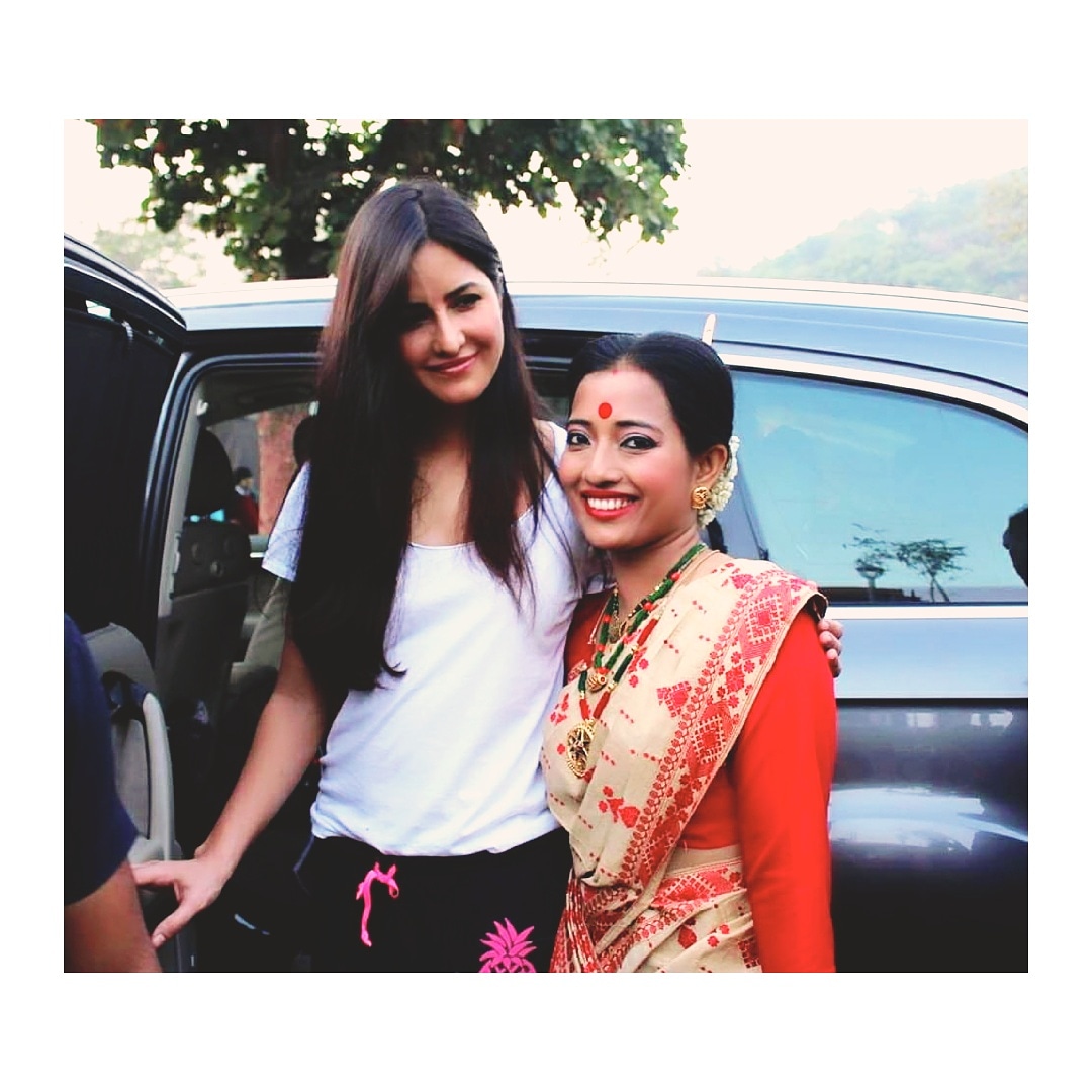 anubhutikkt106's tweet photo. Many many happy returns of the day @KatrinaKaif_
#jaggasjasoos #throwback2k16 #filmcitymumbai #mumbaidiary #galtisemistake #assamesebihu #bollywood #welovekatrinakaif #musician #musicianlife #bihudance #dance #passion #singer #composer #vocaltrainingwithanubhuti https://t.co/j2YKFt3h5m
