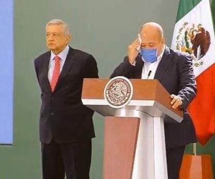 ChumitoTorres's tweet photo. Cuando me quieren revisar los mensaje del whatsapp😬

#SudoComoAlfaro 
#TiembloComoSinhue https://t.co/aowx07VkPM