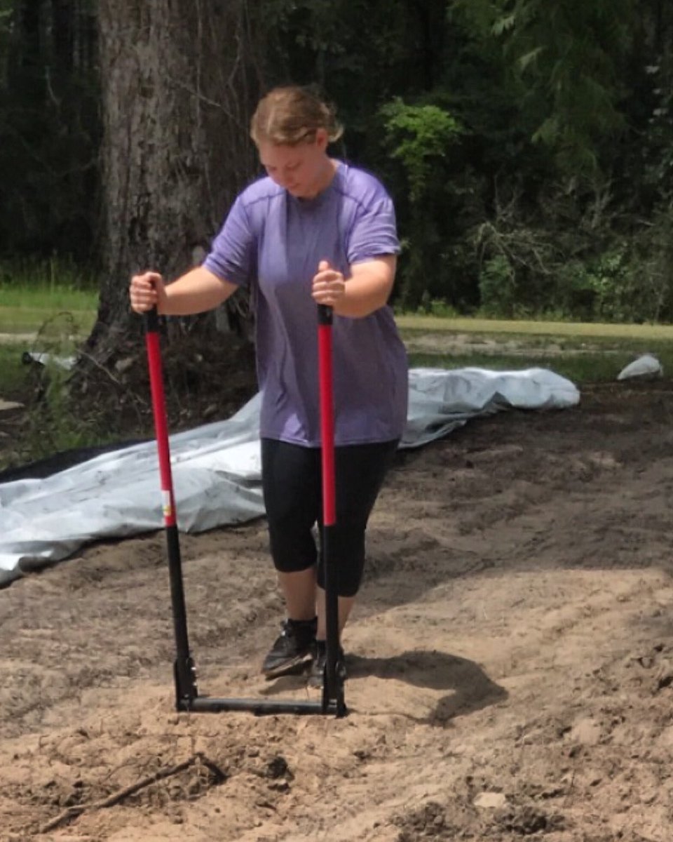 GreenGeniusFarm's tweet photo. Broadforking it. 👩🏼‍🌾 @GreenGeniusFarm 

#UrbanFarming #farming #gardening #urbangardening #farmlife #urbanfarmer #farmer #urbanfarm #homestead 
#backyardfarm #backyardfarmmovement 
#localfarmdelivery #greengeniusfarms #marketfarm #farmersmarket #farmingbusiness #smallfarms https://t.co/yQquj2iivn