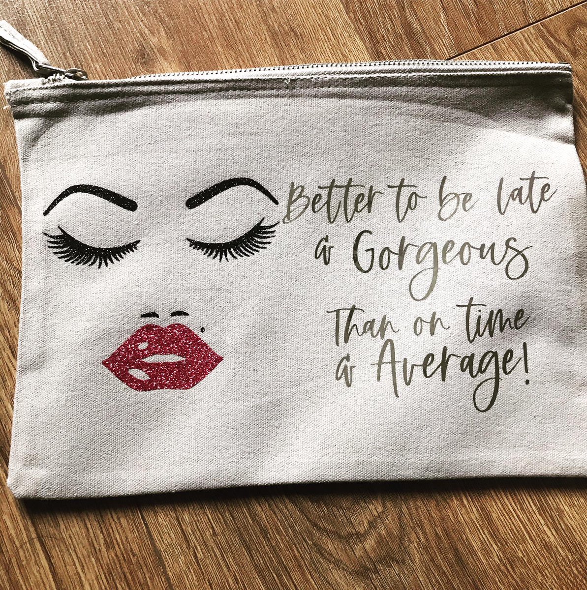 SusanPo66442130's tweet photo. #portshee #glitter #makeupbag #HTV #sparkle #chrome

“Better to be late &amp; Gorgeous Than on time &amp; Average! https://t.co/tWAnwLS9LZ