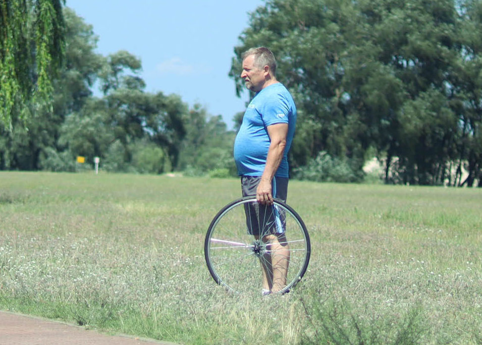 Pelotonby's tweet photo. Belarusian cycling coaches: "I`m sexy and I know it" https://t.co/cefEtSwp7R