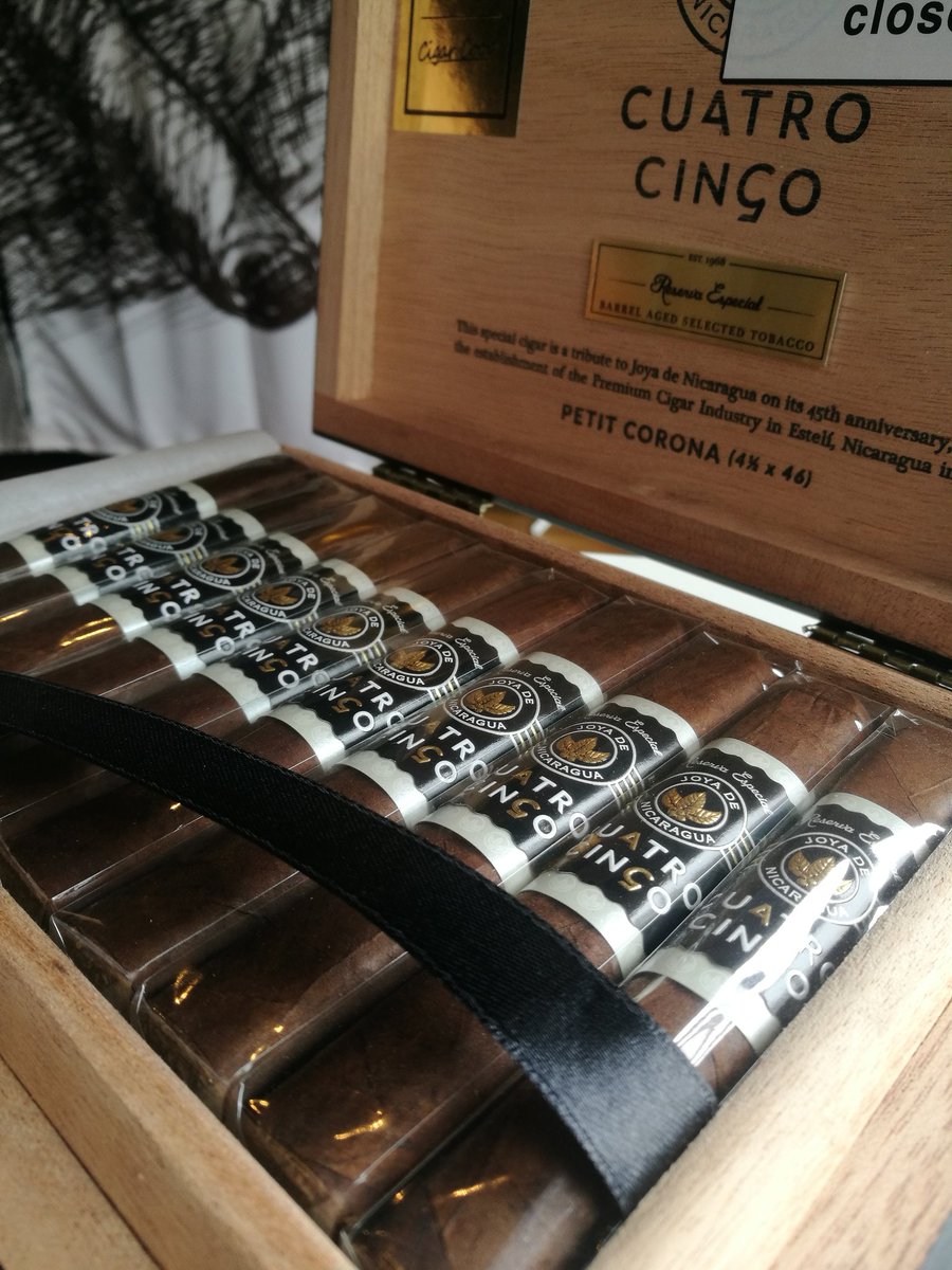 MarcoMaffei9's tweet photo. Great cigars as always from @Tor_Imports https://t.co/63Up2LiDR6