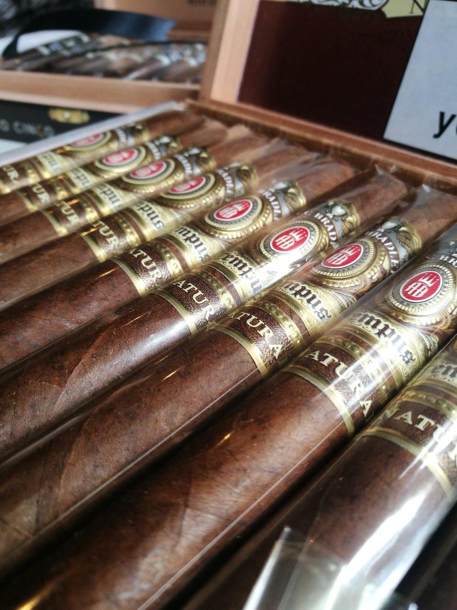 MarcoMaffei9's tweet photo. Great cigars as always from @Tor_Imports https://t.co/63Up2LiDR6