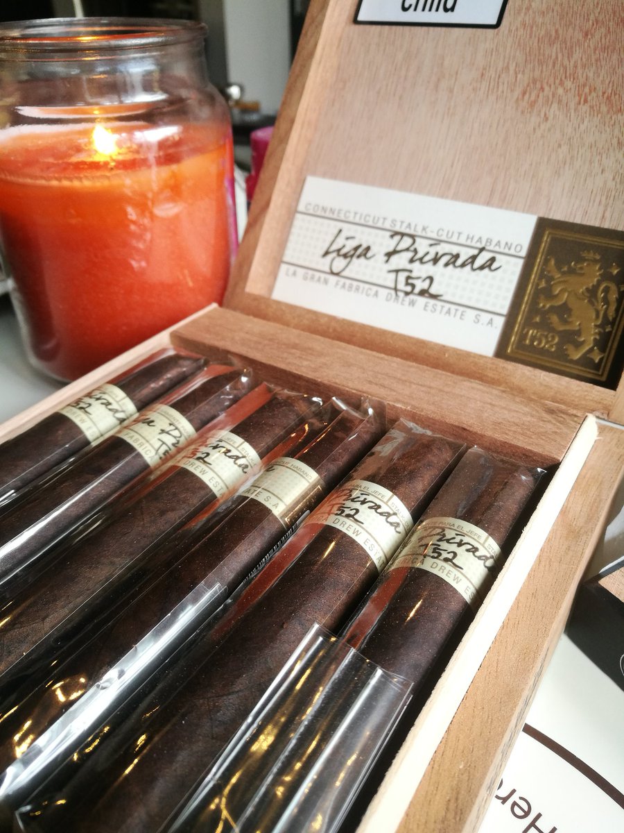 MarcoMaffei9's tweet photo. Great cigars as always from @Tor_Imports https://t.co/63Up2LiDR6