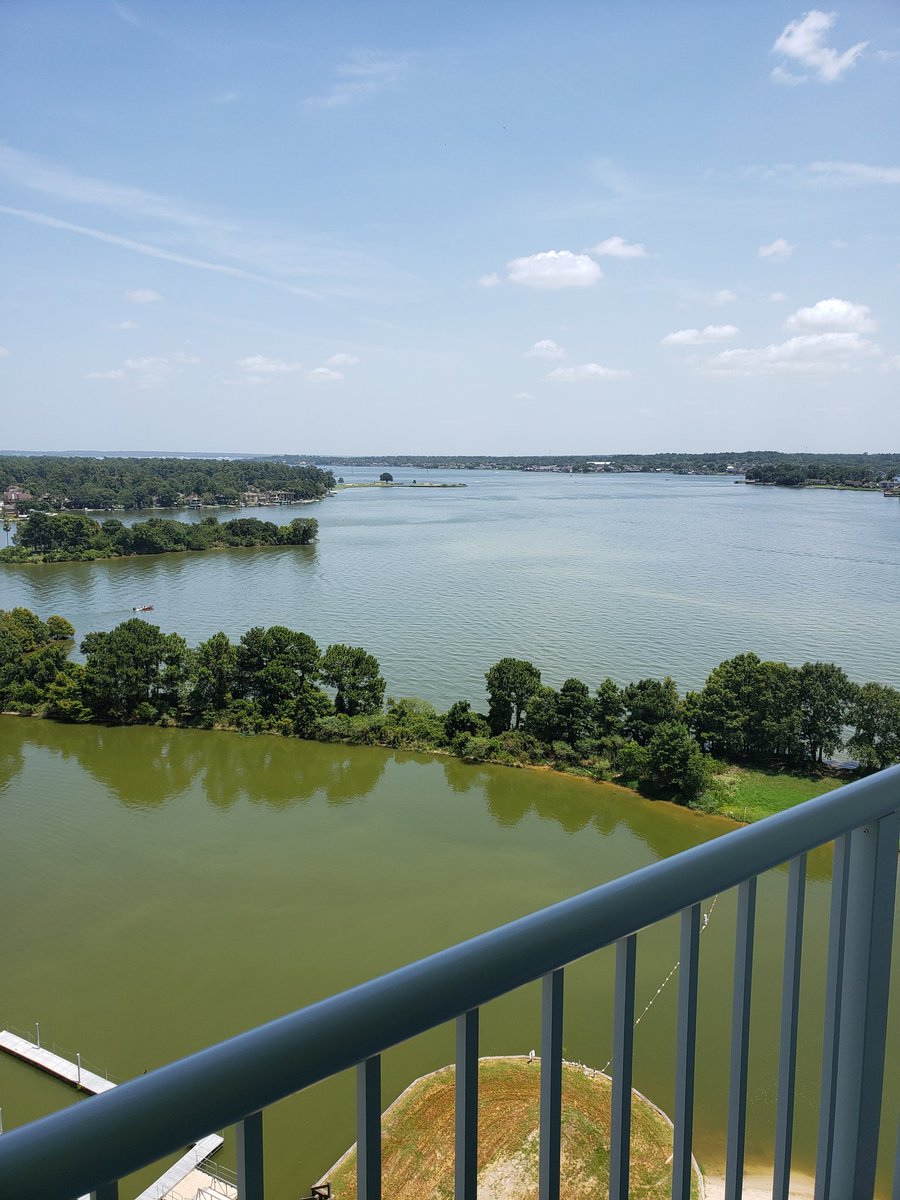 sugarrae's tweet photo. Room views. #thursdaylife https://t.co/1ofSikv4f6