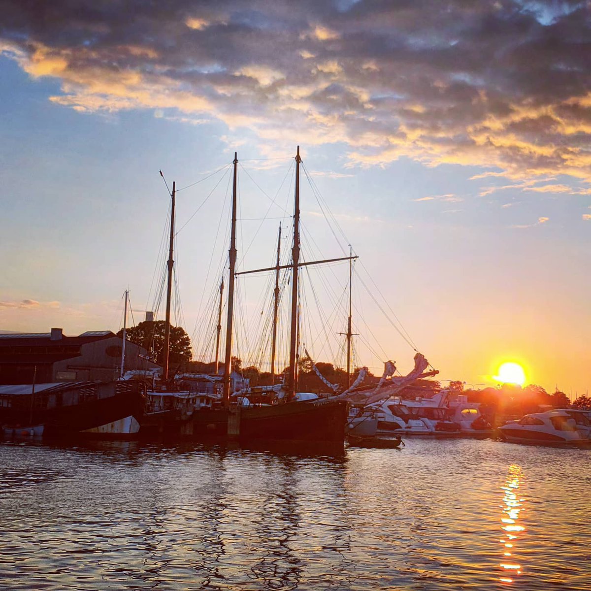 mfraikin's tweet image. Godnat! ⛵
.
.
.
#segeln #segelnmachtglücklich #sailing #yachting #yacht #yachtlife #segelyacht #ostsee #balticsea #instasailing #instasail #sonnenuntergang #sunsethttps://www.instagram.com/p/CCtvz9FiIxD/
