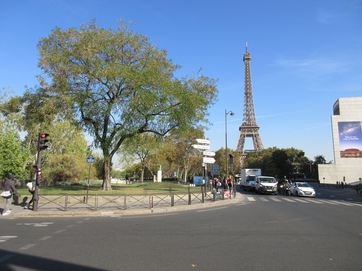 Comment prendre la mesure de ce qu'il s'est passé entre le 16 et le 20 juillet 1942 à Paris lorsque ce qui rappelle l'événement est si petit ou si planqué ?7/21