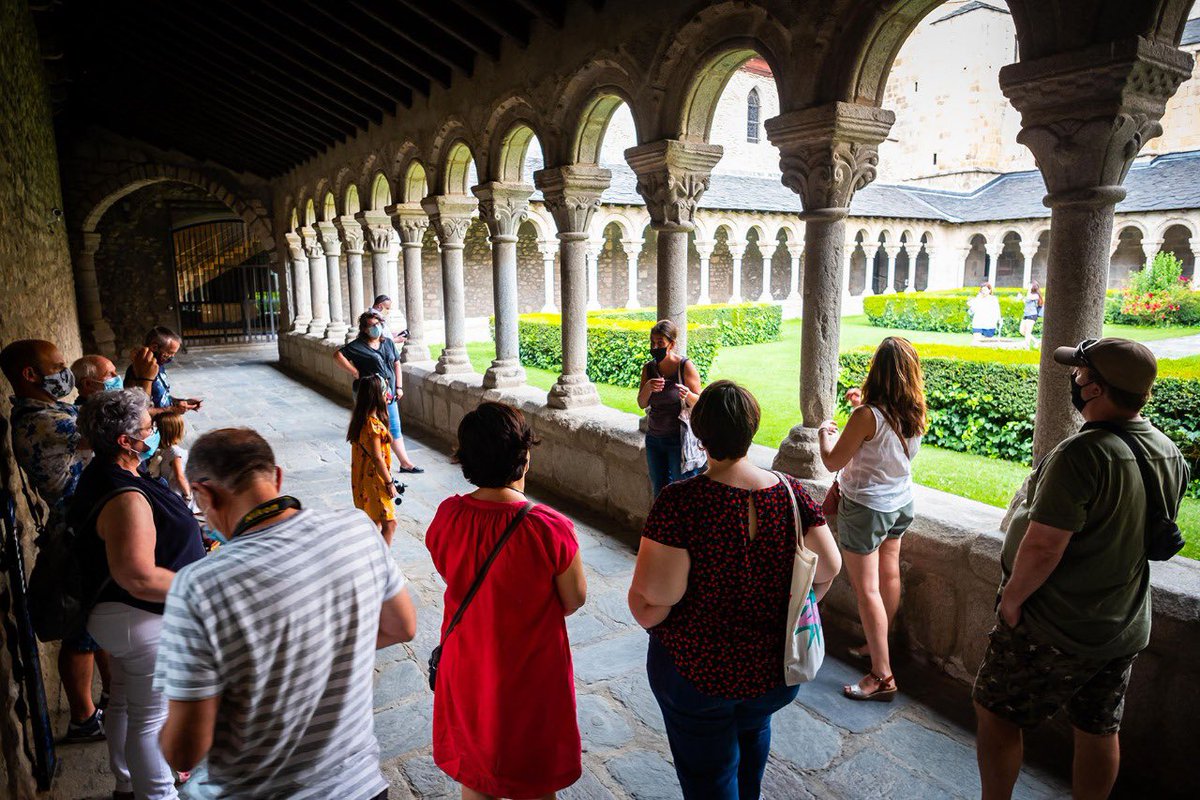 jorfabrega's tweet photo. 16. Demà hi ha una visita guiada sobre la Seu durant la Segona Guerra Mundial i dilluns es reinicien les visites guiades a la Catedral. Dissabte en vam fer una pels Instagramers (els @igersseu) amb Pilar Aláez. Aquestes visites no us les podeu perdre. (📸 @tonylaraandorra) https://t.co/UvIlwazOPx