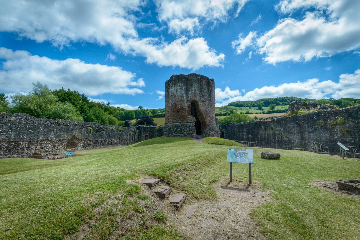 looking4history's tweet photo. Today we did @cadwwales #TheThreeCastles #WhiteCastle #SkenfrithCastle #GrosmontCastle
#CastleHunting #CastlesOfWales https://t.co/rpVfqOX473
