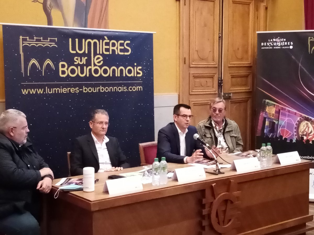 claude_riboulet's tweet photo. En conférence de presse à Commentry pour inaugurer le 4e nouveau site du spectacle "Lumières sur le Bourbonnais" avec @lamontagne_fr @RJFM_redaction @RADIORMB @lighteventcons1 Début de la projection à 22h15. https://t.co/sfxjG7Fyrg