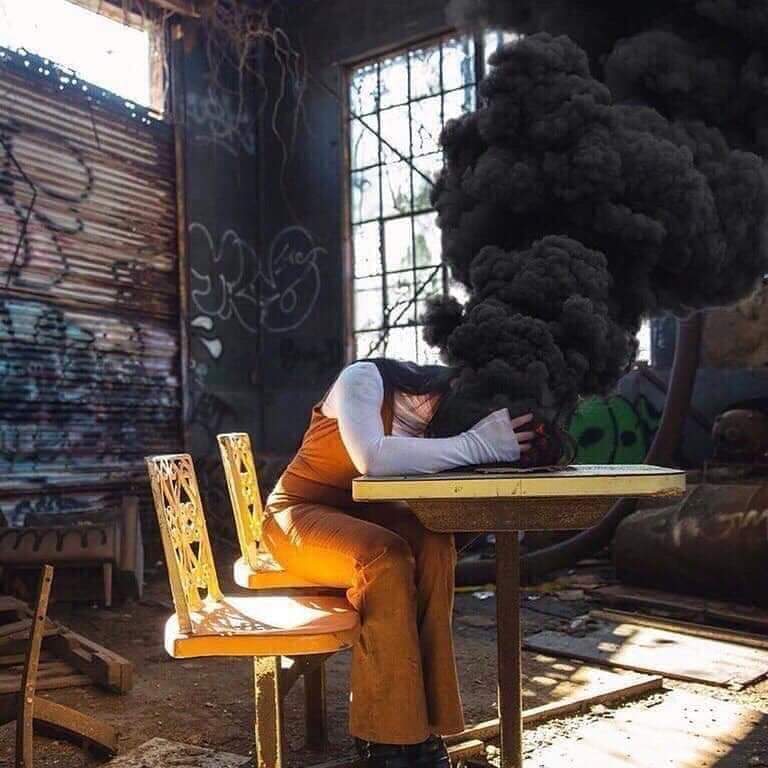 "أنا لستُ حزين ، أنا فقط ملئ بالكتمان و سأنفجر."