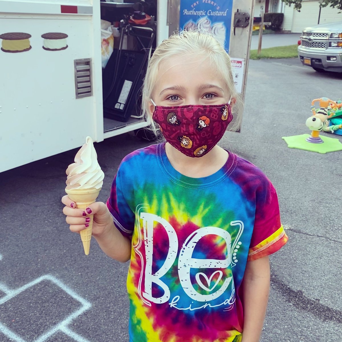 khab27's tweet photo. Getting treats from the ice cream truck in 2020 #harrypottermask #bekind #icecream #wearyourmask https://t.co/SVzf7DboFQ