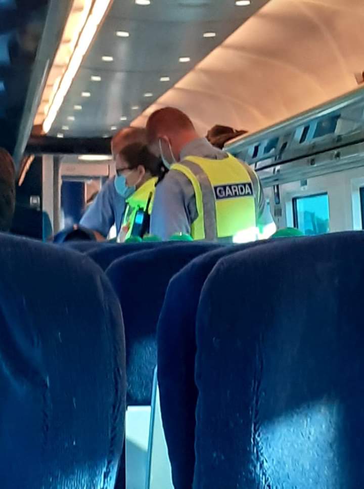 JoeSeward1's tweet photo. I'm on  7pm Dublin/Cork @IrishRail Train .
I got on in Thurles at 8.22pm ,Two Gardai  boarded and arrested a middle  aged man who refused to wear a face covering (Mask) .He'd been asked repeatedly to put on a mask by a member @IrishRail but refused .
#Masks 
#Cork 
#TonightVMTV https://t.co/q6rvewQ27r
