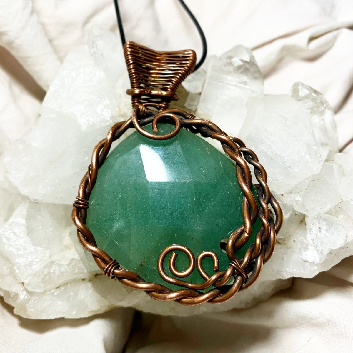 emmarijuana_'s tweet photo. Available pendant spam!! Message me here or on Instagram - https://t.co/A7bLtCLZoK - for prices! 

Pls retweet this thread for exposure! https://t.co/a4yw29JE9F
