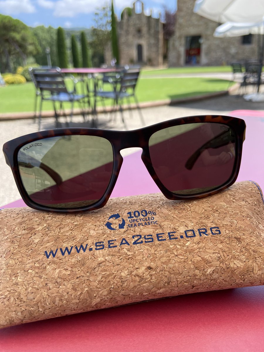 dvillarrib's tweet photo. Ya soy muy fan de este interesante proyecto de #sostenibilidad en el que se crean gafas muy #summum usando plásticos reciclados recogidos en el mar.
#sea2see #ICare #IWear @sea2see_eyewear 💚
Gracias @GerardPera 😘😘😘 https://t.co/Pkg3wWOis6
