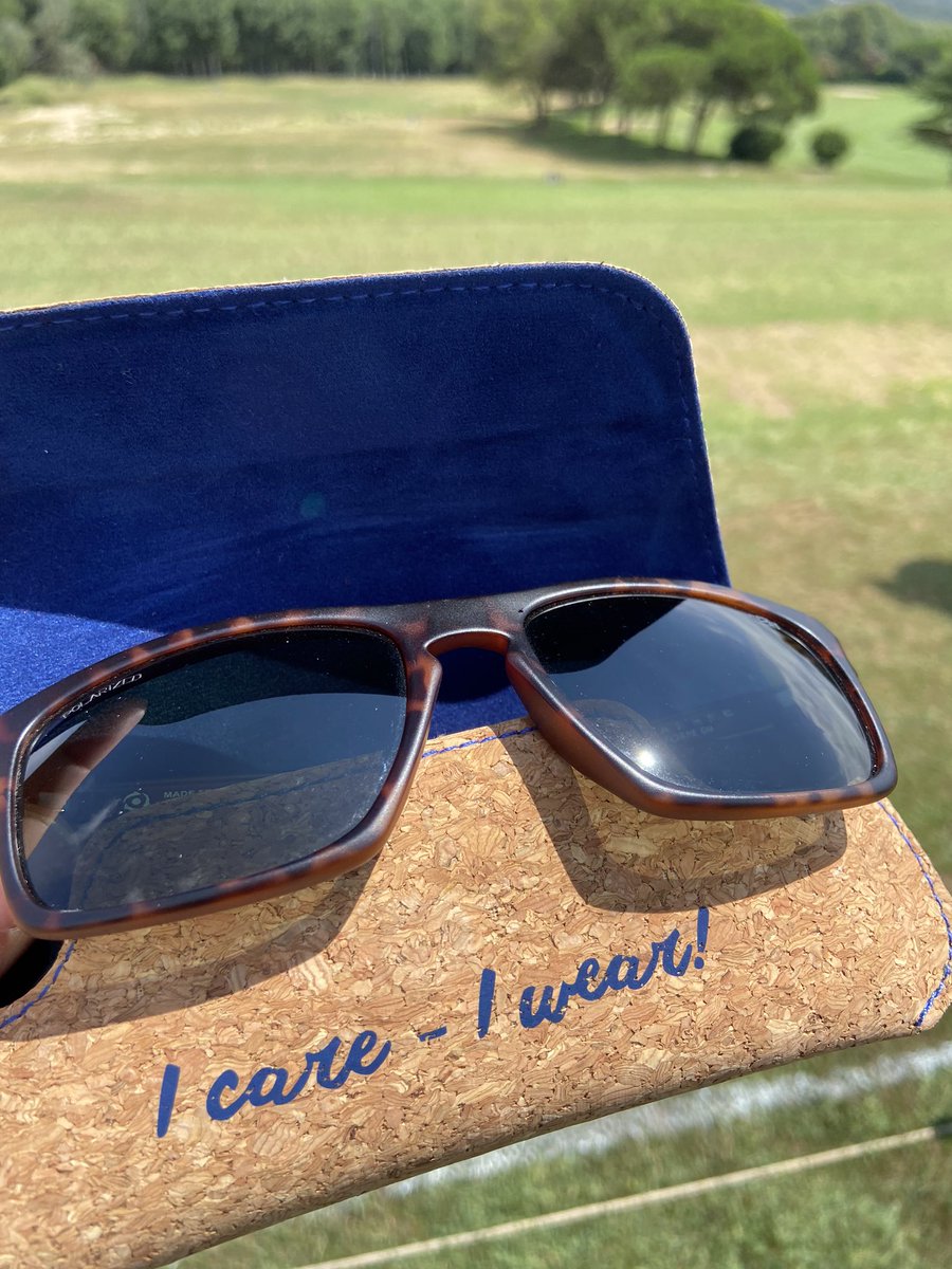 dvillarrib's tweet photo. Ya soy muy fan de este interesante proyecto de #sostenibilidad en el que se crean gafas muy #summum usando plásticos reciclados recogidos en el mar.
#sea2see #ICare #IWear @sea2see_eyewear 💚
Gracias @GerardPera 😘😘😘 https://t.co/Pkg3wWOis6