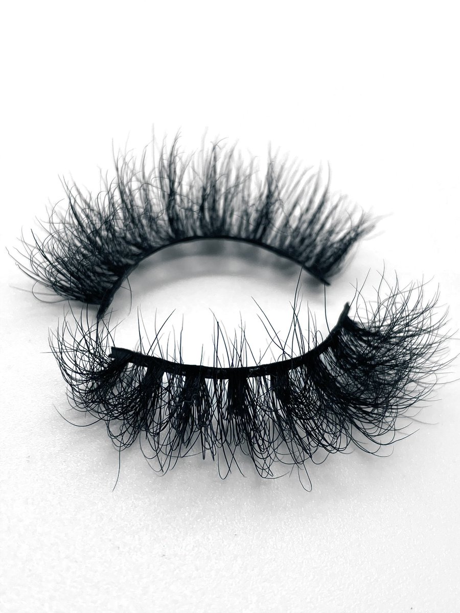 alleyeknoww's tweet photo. Your FAV LASH PLUG 🔌 wants to give away 2pairs of your fav styles to a lucky winner! All you have to do 
1- Retweet this tweet! 
BONUS- Follow Insta : @ alleyeknowbeauty https://t.co/f2nGO1RQfm