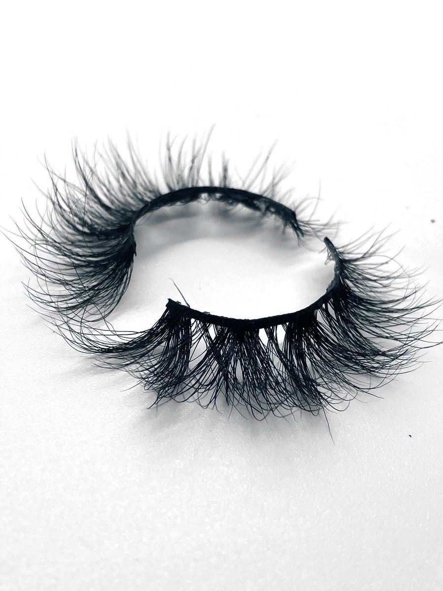 alleyeknoww's tweet photo. Your FAV LASH PLUG 🔌 wants to give away 2pairs of your fav styles to a lucky winner! All you have to do 
1- Retweet this tweet! 
BONUS- Follow Insta : @ alleyeknowbeauty https://t.co/f2nGO1RQfm