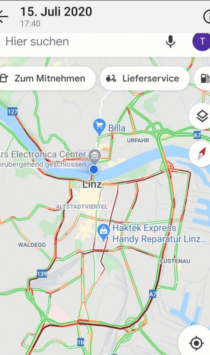 KlimaAktionLinz's tweet photo. Finde den Unterschied 🤓 #Stau #Linz #Verkehrswende #PopUpBikelane #Klimaschutz https://t.co/sB819fGoFR