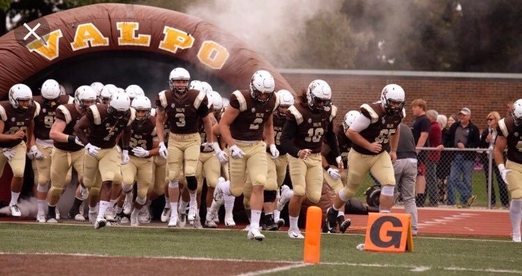 tmart7215's tweet photo. Excited to announce after a great call from @CoachLimbach  that I have received an offer to continue my academic &amp; athletic career @valpoufootball!! It's a GREAT DAY!!  @GenevaViking @DeepDishFB @Jlemming18 #21NGTHEBELL https://t.co/Rq44G5Y13K