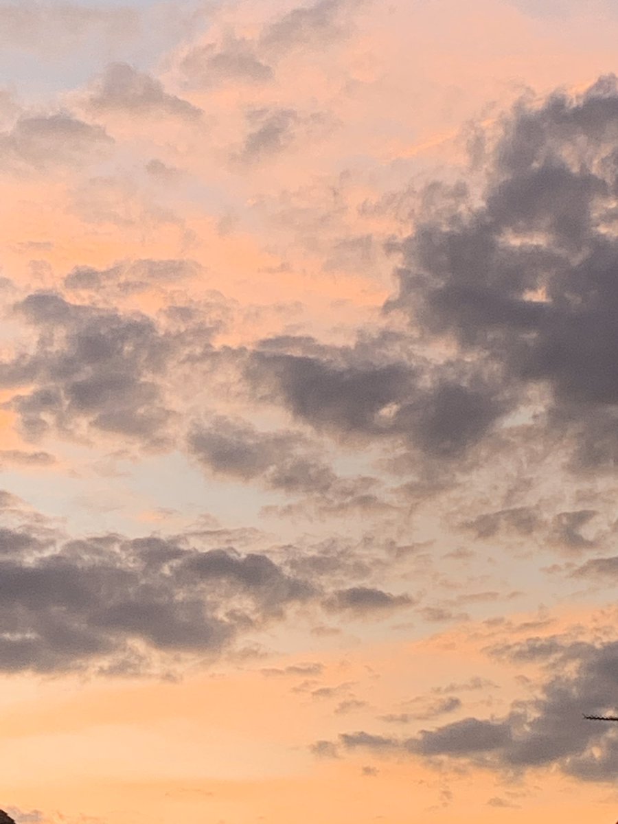 pauulaatb's tweet photo. Sólo quiero que apreciéis el cielo https://t.co/O8j6ySReQn