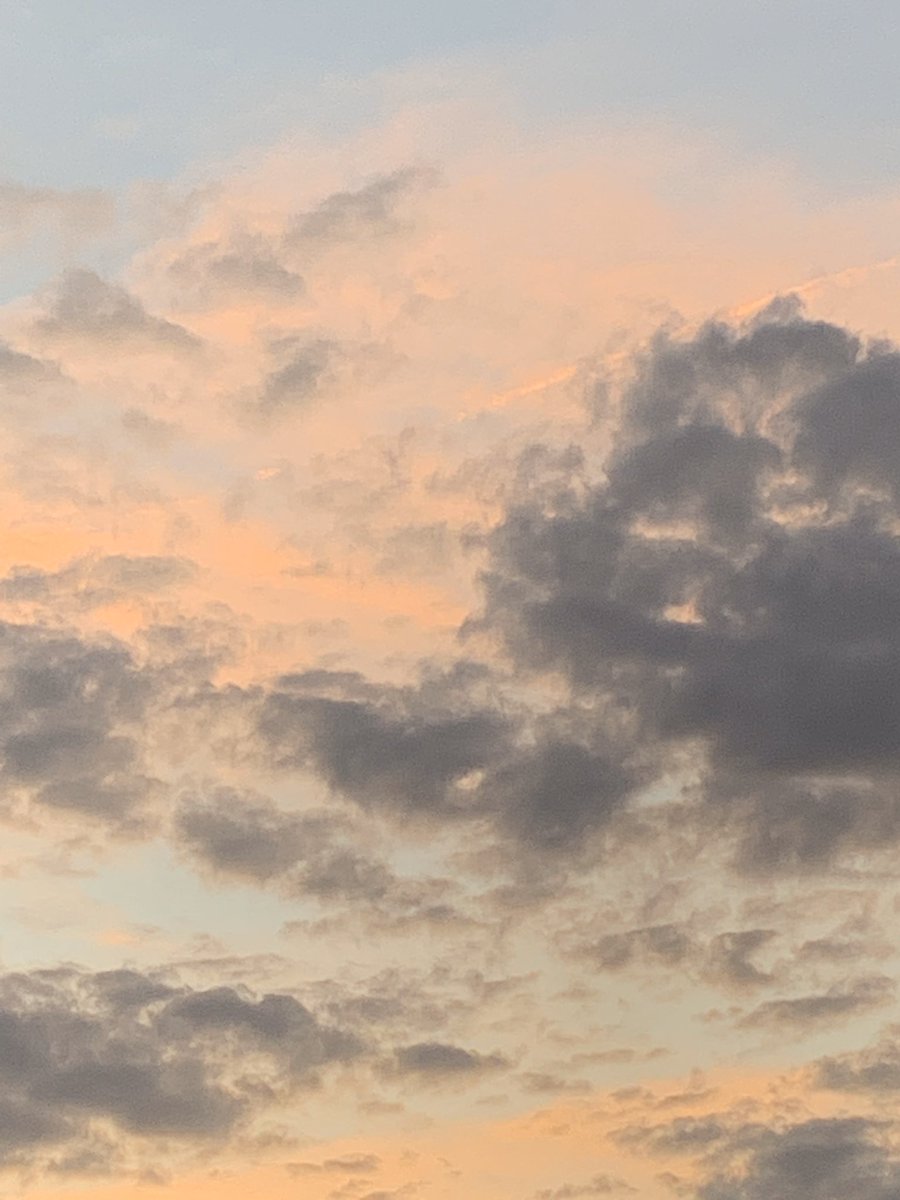 pauulaatb's tweet photo. Sólo quiero que apreciéis el cielo https://t.co/O8j6ySReQn