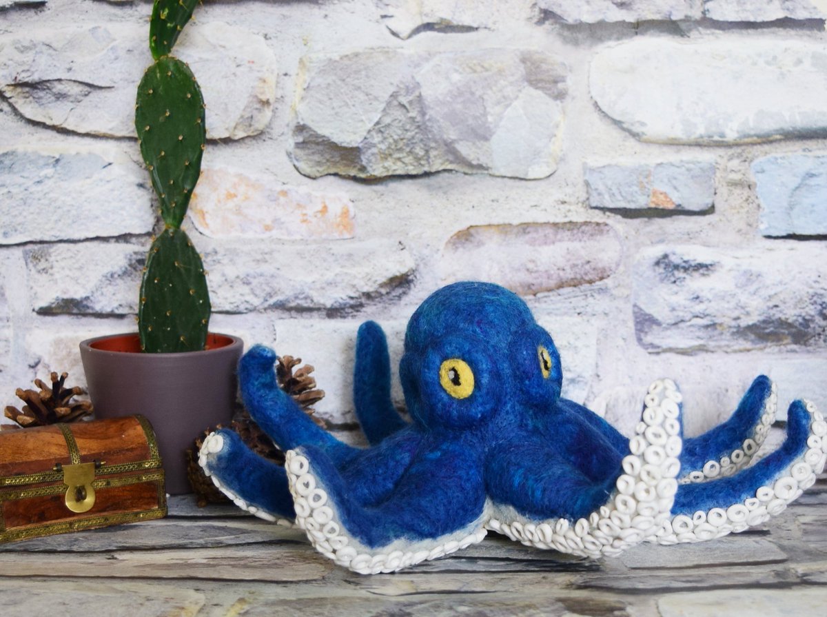 beckywarr's tweet photo. Another octopus made this time a blue octopus 🐙
The suckers are made from polymer clay. If you would like one made either head to my Etsy shop or DM me to order. Can be made in many different colours.
#needlefeltedoctopus #needlefelted #needlefelting #fibreart #octopus https://t.co/Hq427HrWXL