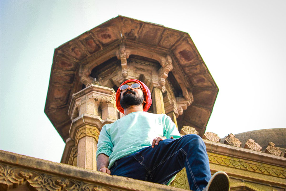 ApurvPorandwar's tweet photo. Different perspective makes the impossible POSSIBLE !
•
•
#beautifuldestinations #perspective #traveler #exploremore #uttarpradesh #khusrobagh #indiantraveller #incredibleindia #staysafe https://t.co/sd9nBV506W