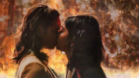 crysthiamhizzie's tweet photo. #posiefirekiss &amp; #hizziesnowkiss take notes @LegaciesW https://t.co/P2baD9Bixt