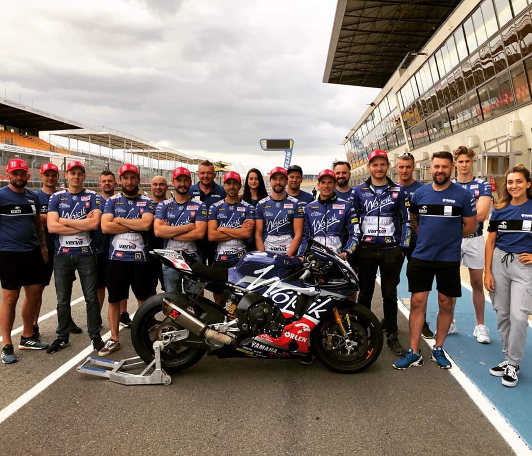 ASerowiecki's tweet photo. Wójcik Racing Team on Le Mans test #wojcikracingteam @24heuresmotos @FIM_EWC
@FIM_live
@GinoRea
#AxelMaurin
#marekszkopek
#arturwielebski
#adrianpasek
#marekszkopek
#chrisbergman
@yamaharacingcom @YamahaMotorEU @TeamORLEN @OfficialPZM @PKN_ORLEN @CANALPLUS_SPORT @myAkrapovic https://t.co/cnNZzMhv4W