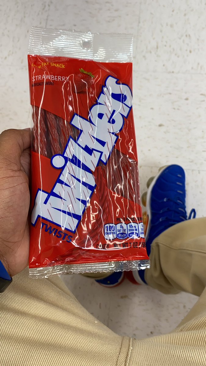 MoneyyBagJay's tweet photo. This is by far the worst Candy ever created. https://t.co/0m3syqSbVx