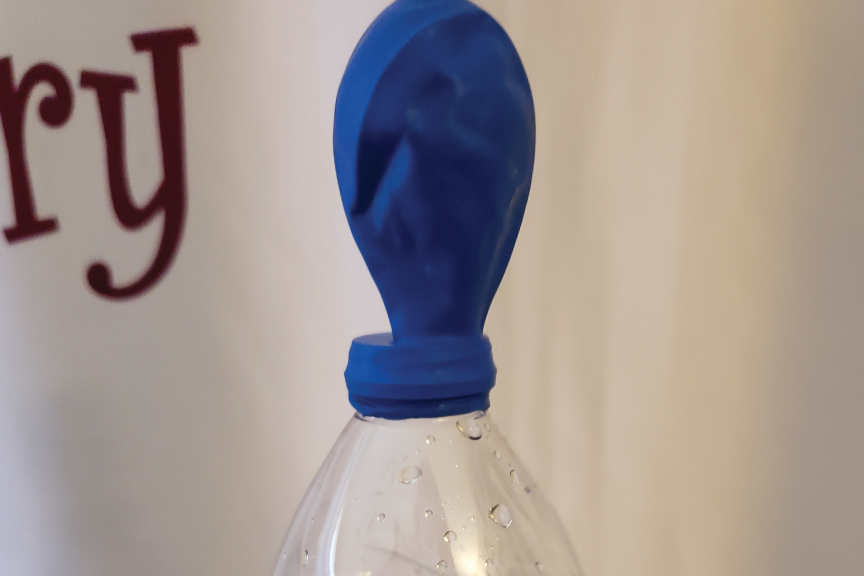 kansasdiscovery's tweet photo. Today from #DiscoveryatHome: It's an epic battle! Hot vs. cold, which temperature will best expand a balloon? Activity powered by our friends at @EvergyPower. https://t.co/pv0AazWiqF #kcdcseriousfun #childrensmuseum #childrensmuseumsathome #topekastrong #topcity #topcitykids https://t.co/C83pstdvmS