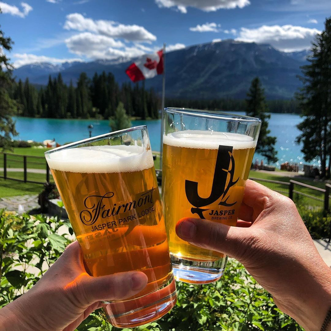 JasperBrewing's tweet photo. Ummm we want to come on this vacay! 😉
••• ⠀ ⠀ ⠀
📸: @jasperfoodtours
No need to travel very far to feel like you’re on vacation! Our favourite @jasperbrewing IPA in hand looking over Lac Beauvert from @FairmontJPL patio: #instantvacay
-
#jasper #explorealberta #alberta https://t.co/lAIkftdCBm