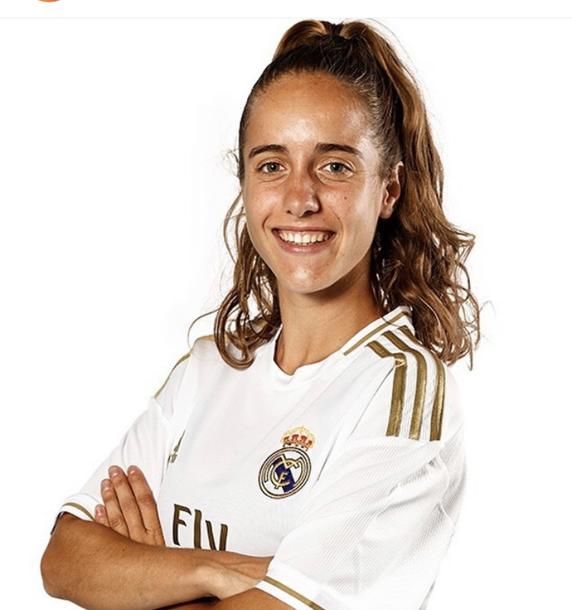 •Intelligent player off the ball. Always looks to create space & draw players towards her in an attempt to open goal scoring opportunities.•Maite is constantly scanning her surrounding, keeping track of the little pockets of space opening up.