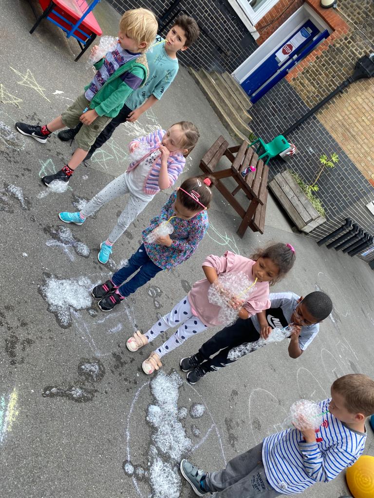 SunnyhillSW16's tweet photo. Today one of our Y1 bubbles.....made bubbles! Can you see how much they enjoyed it? #bubblearms #bubblebeards #funinthesun #lovingtolearn #outdoorlearning #schoolreturn https://t.co/kFFtnntaLH