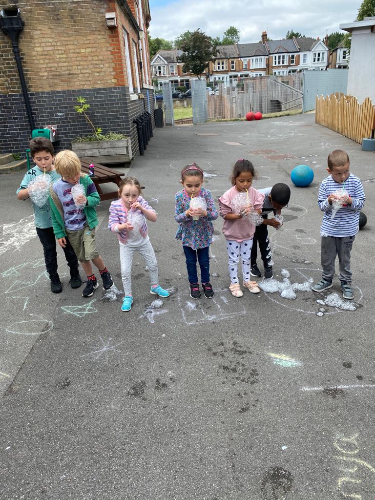 SunnyhillSW16's tweet photo. Today one of our Y1 bubbles.....made bubbles! Can you see how much they enjoyed it? #bubblearms #bubblebeards #funinthesun #lovingtolearn #outdoorlearning #schoolreturn https://t.co/kFFtnntaLH