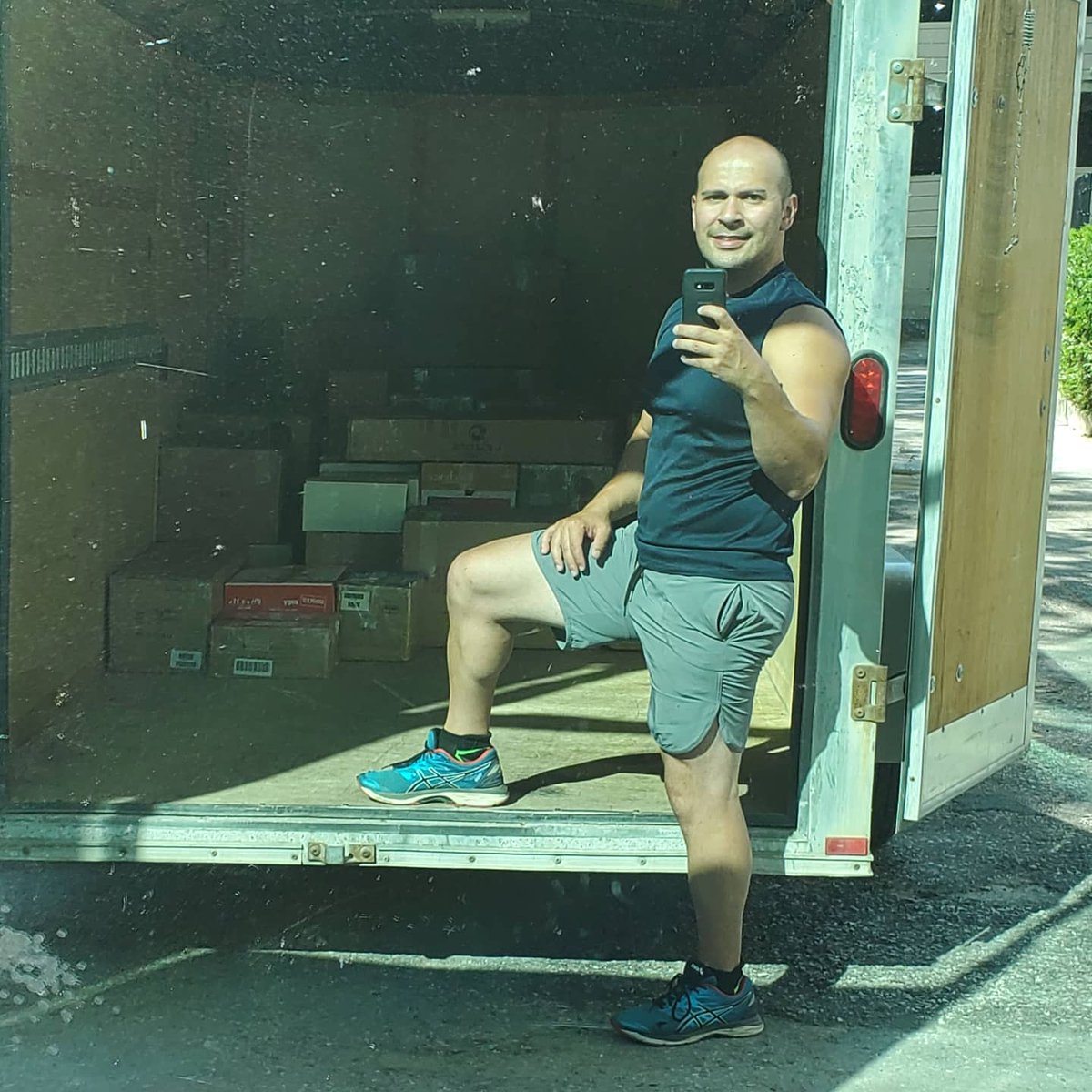 TimbosTransport's tweet image. Mirror mirror (that needs a cleaning) on the wall, who is the best #mover of them all? Choose #TimbosTransport for your next #smallmove- it will be #thebestmoveyouwillevermake!

timbostransport.com 

#moving #movingday #movingservices #longdistancemoving #localmoves #Waterloo