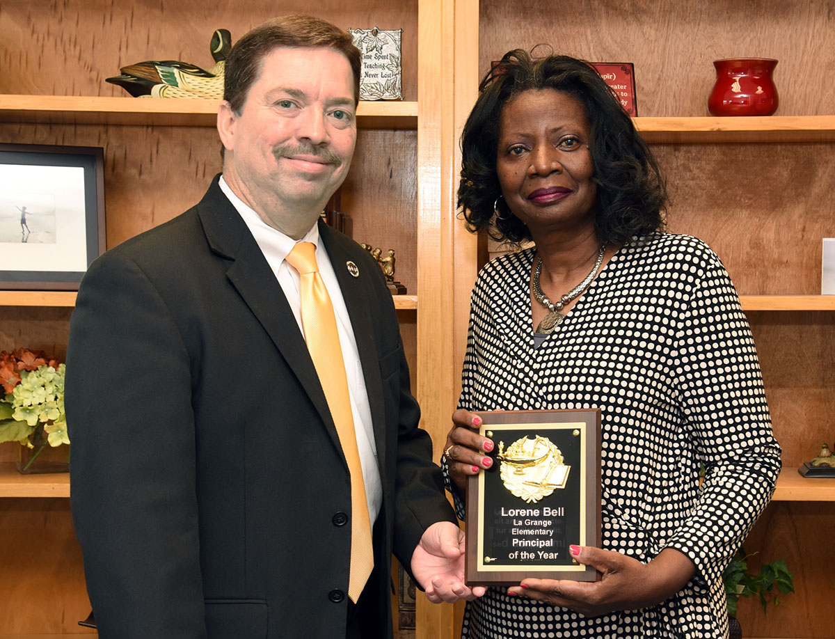 lcpsnc's tweet photo. An educator for more than 30 years, principal at Northeast Elementary for 2 years, principal at La Grange Elementary since 2016 and now 2020-21 LCPS Principal of the Year. Congratulations to Lorene Bell, an excellent choice for a significant honor. https://t.co/topjyC0es8
