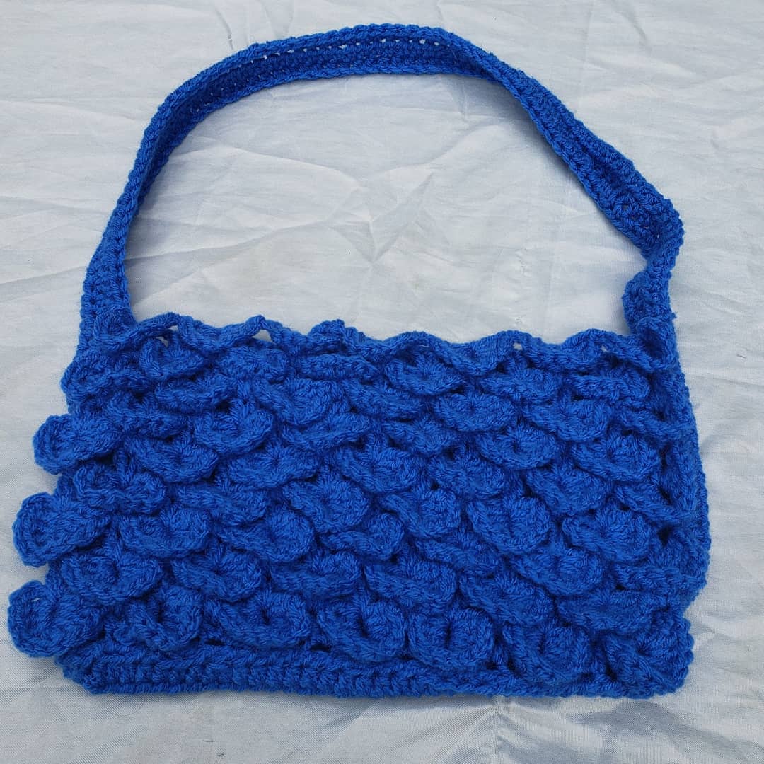 catlikehazel's tweet photo. A cute handbag. I hope you like it. 

#crochet #crochetlife #crochetadict #crochetinspiration #crochetersofinstagram #crocodilestitch #crocodilestitchbag #crochethandbags #crochetfashion #redheartyarnsupersaver #redheartyarns #greatvalueyarn #stitchstudiobynicole https://t.co/c9m9dY5fup